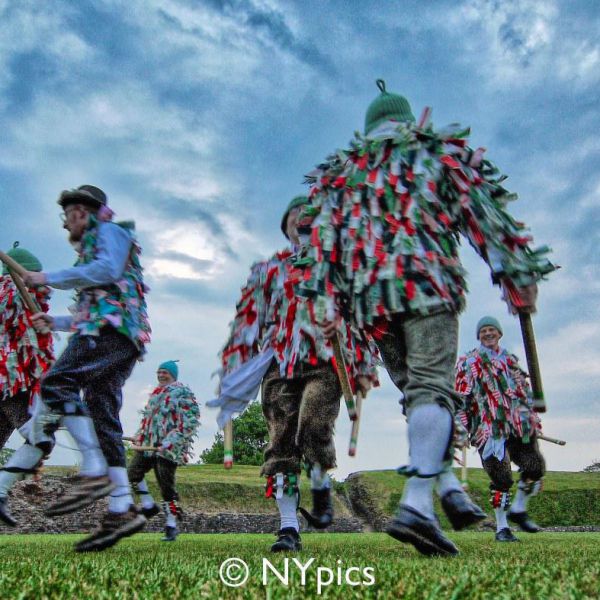 Isca Morrismen - Morris Dancers