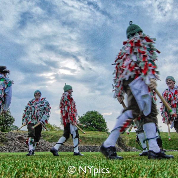 Isca Morrismen - Morris Dancers