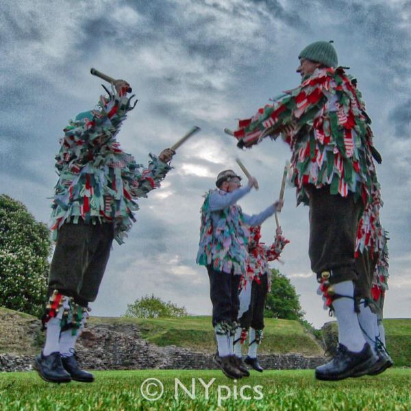 Isca Morrismen - Morris Dancers