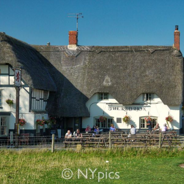 The Red Lion, Avebury