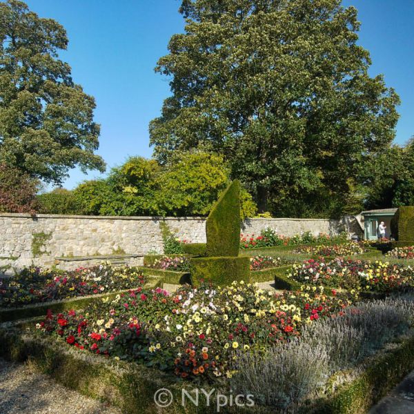 Avebury Manor Garden