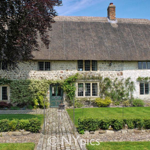 Thatched House In Bray Street, Avebury Trusloe