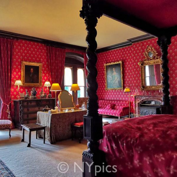 Bedroom, Eastnor Castle