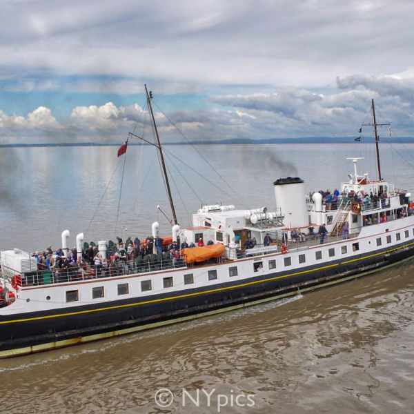 Paddle Steamer Balmoral Departs From Clevedon