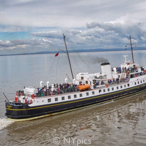 Paddle Steamer Balmoral Departs From Clevedon