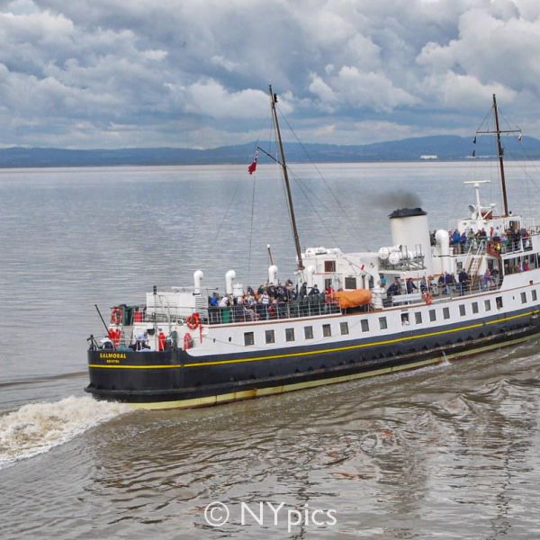 Paddle Steamer Balmoral Departs From Clevedon